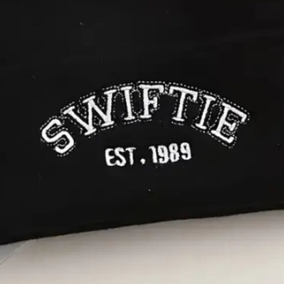 Swiftie Beanie Winter Hats 1 Black 1 White NWT 2 Pack - Picture 2 of 6